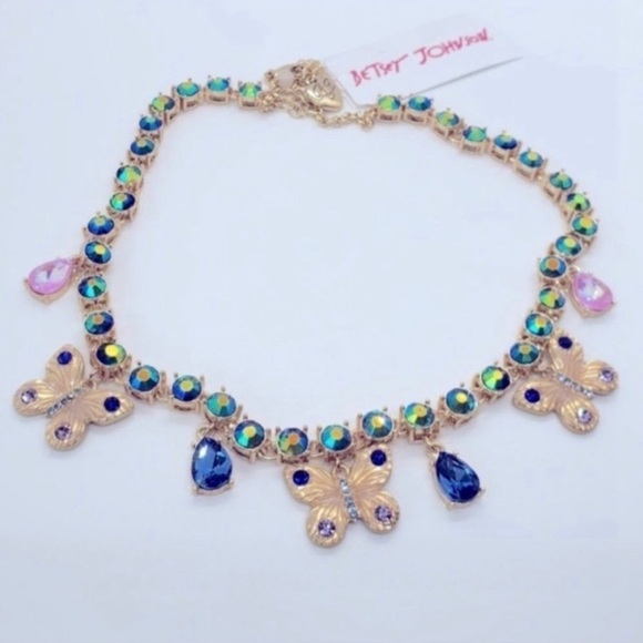 BETSEY JOHNSON ‘Buggin Out’ Butterfly Charm Gold-Tone & Crystals Necklace NWT - Picture 1 of 4